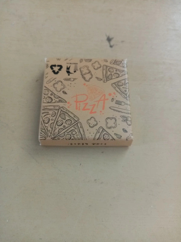 Miniature Pizza with Box for Dollhouse Decoration 35x35x7 mm