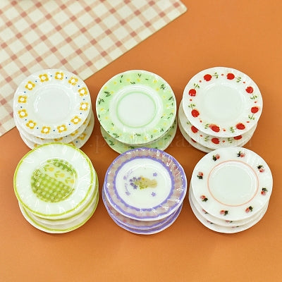 Miniature Dining Plates - Dolls House Furniture - 10 Piece Set